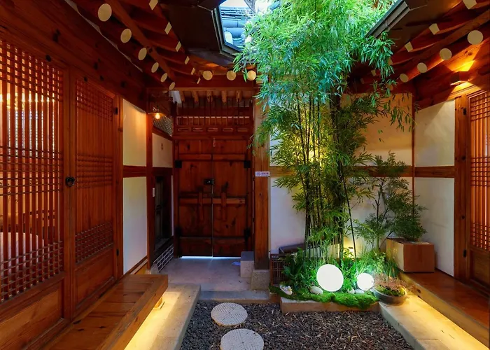 Villa #서촌전통한옥독채 #seochon Hanok Privatehouse #4br2ba #9guests #4min Walk Gyeongbokgungstation #bukchon #gwanghwamun #gyeongbokgung #명동 *