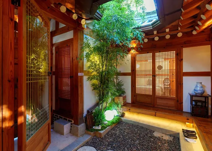 Villa #서촌전통한옥독채 #seochon Hanok Privatehouse #4br2ba #9guests #4min Walk Gyeongbokgungstation #bukchon #gwanghwamun #gyeongbokgung #명동 *