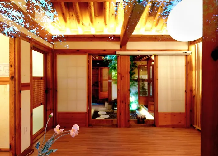 Villa #서촌전통한옥독채 #seochon Hanok Privatehouse #4br2ba #9guests #4min Walk Gyeongbokgungstation #bukchon #gwanghwamun #gyeongbokgung #명동 *