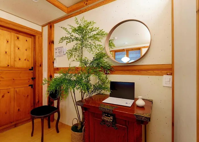 #서촌전통한옥독채 #seochon Hanok Privatehouse #4br2ba #9guests #4min Walk Gyeongbokgungstation #bukchon #gwanghwamun #gyeongbokgung #명동 Villa Seul