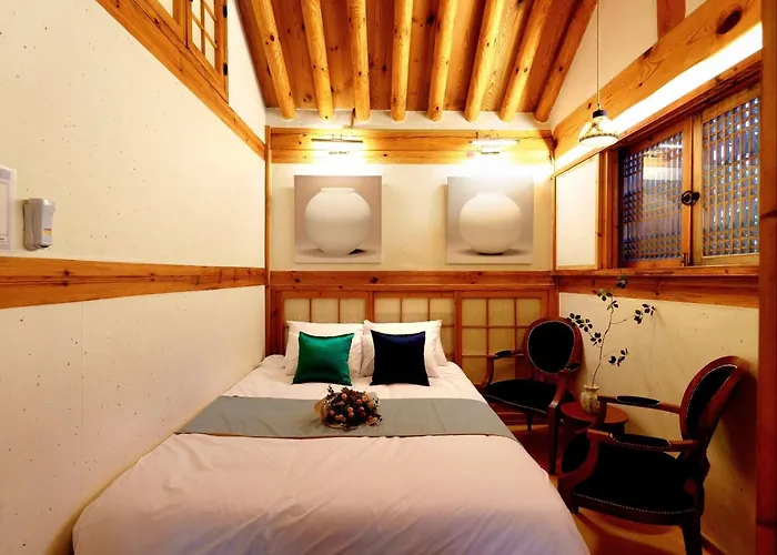 #서촌전통한옥독채 #seochon Hanok Privatehouse #4br2ba #9guests #4min Walk Gyeongbokgungstation #bukchon #gwanghwamun #gyeongbokgung #명동 Villa