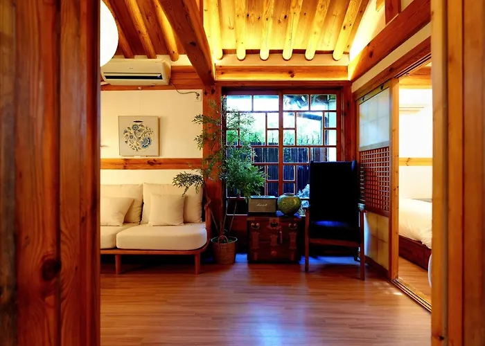 #서촌전통한옥독채 #seochon Hanok Privatehouse #4br2ba #9guests #4min Walk Gyeongbokgungstation #bukchon #gwanghwamun #gyeongbokgung #명동