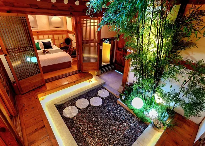 #서촌전통한옥독채 #seochon Hanok Privatehouse #4br2ba #9guests #4min Walk Gyeongbokgungstation #bukchon #gwanghwamun #gyeongbokgung #명동 * Seul
