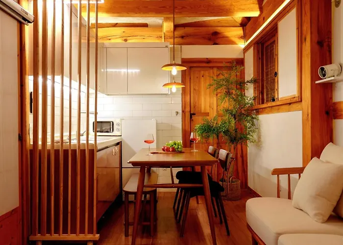 #서촌전통한옥독채 #seochon Hanok Privatehouse #4br2ba #9guests #4min Walk Gyeongbokgungstation #bukchon #gwanghwamun #gyeongbokgung #명동 Villa *