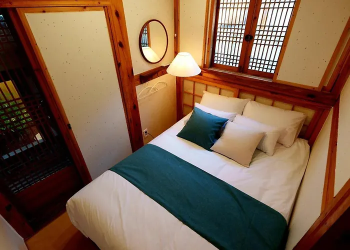 Villa #서촌전통한옥독채 #seochon Hanok Privatehouse #4br2ba #9guests #4min Walk Gyeongbokgungstation #bukchon #gwanghwamun #gyeongbokgung #명동 Seul