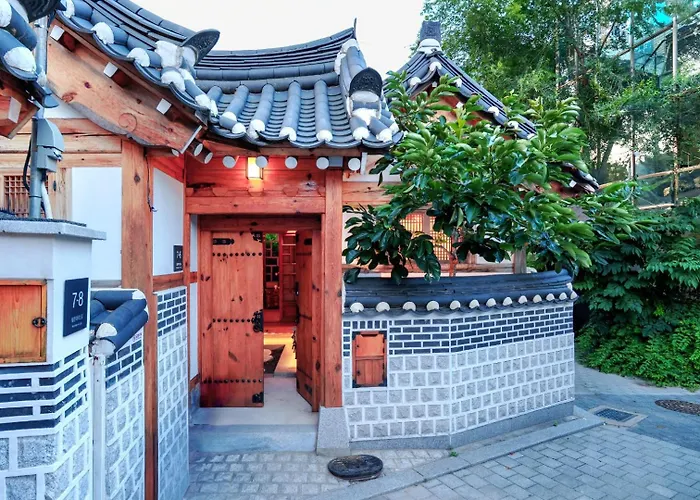 #서촌전통한옥독채 #seochon Hanok Privatehouse #4br2ba #9guests #4min Walk Gyeongbokgungstation #bukchon #gwanghwamun #gyeongbokgung #명동 Villa Seul