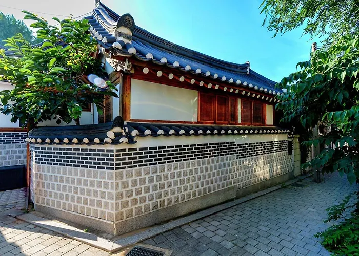 #서촌전통한옥독채 #seochon Hanok Privatehouse #4br2ba #9guests #4min Walk Gyeongbokgungstation #bukchon #gwanghwamun #gyeongbokgung #명동 Villa