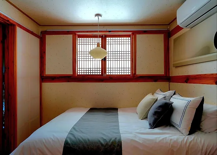 #서촌전통한옥독채 #seochon Hanok Privatehouse #4br2ba #9guests #4min Walk Gyeongbokgungstation #bukchon #gwanghwamun #gyeongbokgung #명동 *