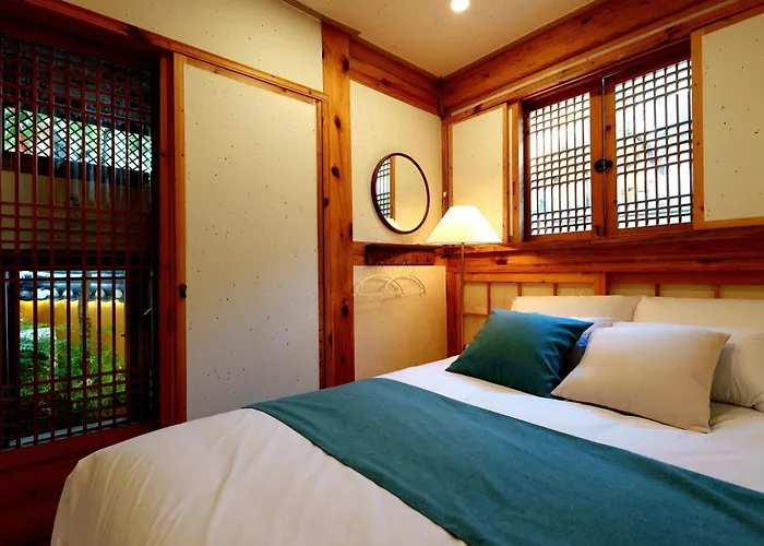 #서촌전통한옥독채 #seochon Hanok Privatehouse #4br2ba #9guests #4min Walk Gyeongbokgungstation #bukchon #gwanghwamun #gyeongbokgung #명동 Villa Seul