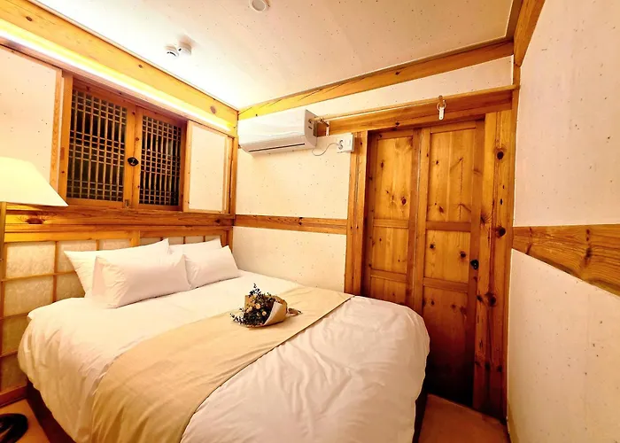 #서촌전통한옥독채 #seochon Hanok Privatehouse #4br2ba #9guests #4min Walk Gyeongbokgungstation #bukchon #gwanghwamun #gyeongbokgung #명동 Villa *