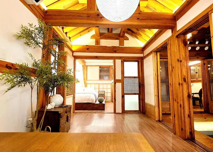 Villa #서촌전통한옥독채 #seochon Hanok Privatehouse #4br2ba #9guests #4min Walk Gyeongbokgungstation #bukchon #gwanghwamun #gyeongbokgung #명동 *