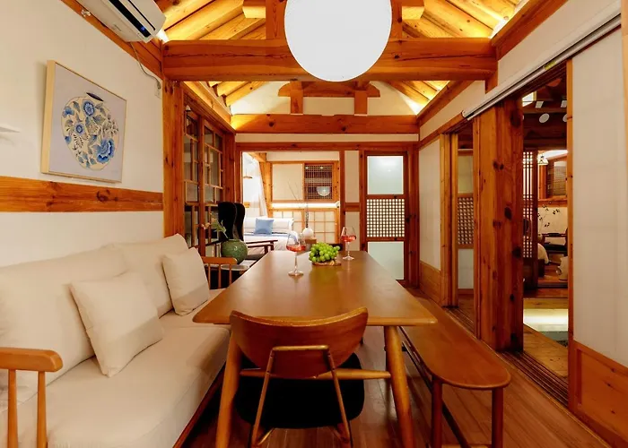 Villa #서촌전통한옥독채 #seochon Hanok Privatehouse #4br2ba #9guests #4min Walk Gyeongbokgungstation #bukchon #gwanghwamun #gyeongbokgung #명동