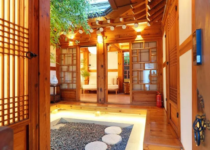 #서촌전통한옥독채 #seochon Hanok Privatehouse #4br2ba #9guests #4min Walk Gyeongbokgungstation #bukchon #gwanghwamun #gyeongbokgung #명동