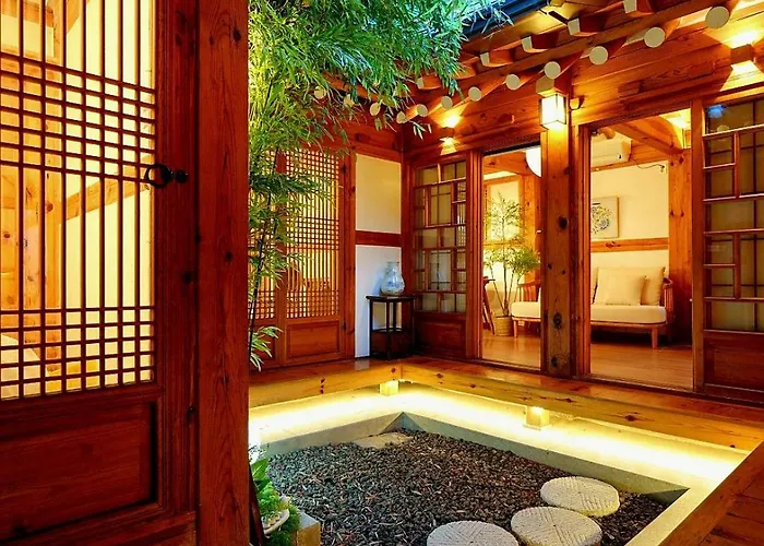 #서촌전통한옥독채 #seochon Hanok Privatehouse #4br2ba #9guests #4min Walk Gyeongbokgungstation #bukchon #gwanghwamun #gyeongbokgung #명동