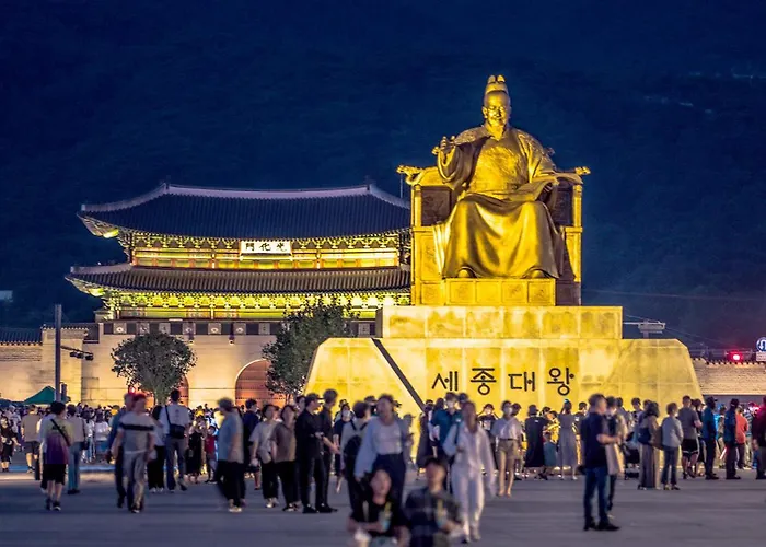 #서촌전통한옥독채 #seochon Hanok Privatehouse #4br2ba #9guests #4min Walk Gyeongbokgungstation #bukchon #gwanghwamun #gyeongbokgung #명동 * Seul