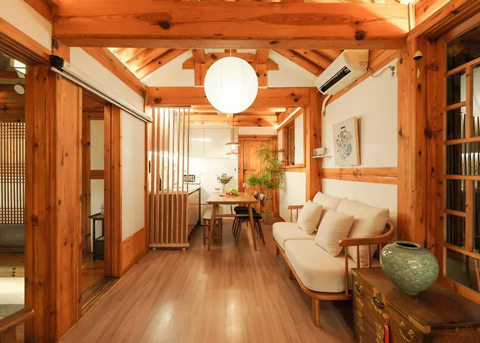 Villa #서촌전통한옥독채 #seochon Hanok Privatehouse #4br2ba #9guests #4min Walk Gyeongbokgungstation #bukchon #gwanghwamun #gyeongbokgung #명동 *
