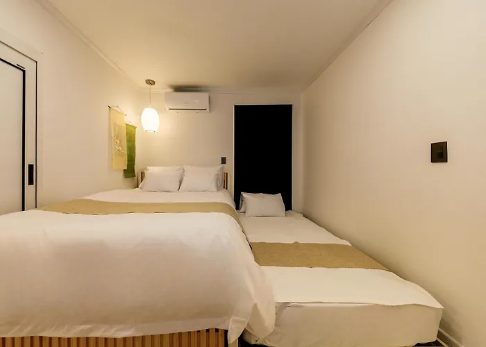 #서촌전통한옥독채 #seochon Hanok Privatehouse #4br2ba #9guests #4min Walk Gyeongbokgungstation #bukchon #gwanghwamun #gyeongbokgung #명동 Villa Seul